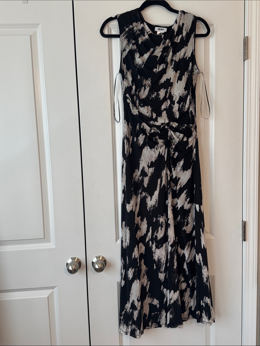 DKNY Black and Cream Abstract Sleeveless Maxi Dress with Tie Waist